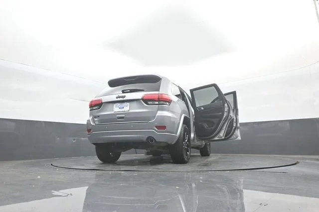 Used 2020 Silver Jeep Altitude image 46