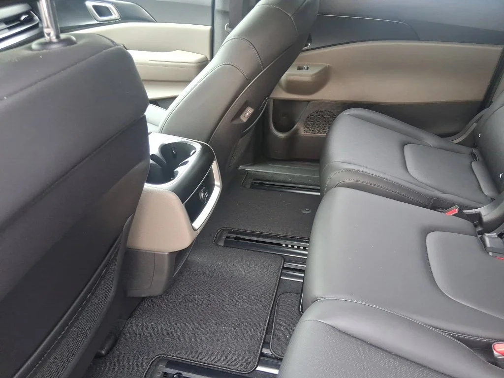 Used 2026 Black Kia LXS image 15