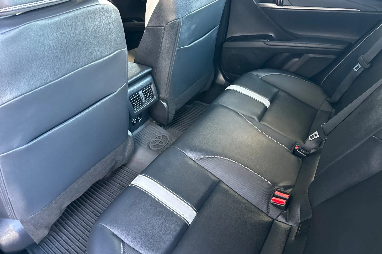 Used 2025 Ocean Toyota SE image 9
