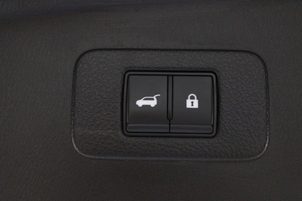 Certified Used 2022 White Nissan Platinum image 19