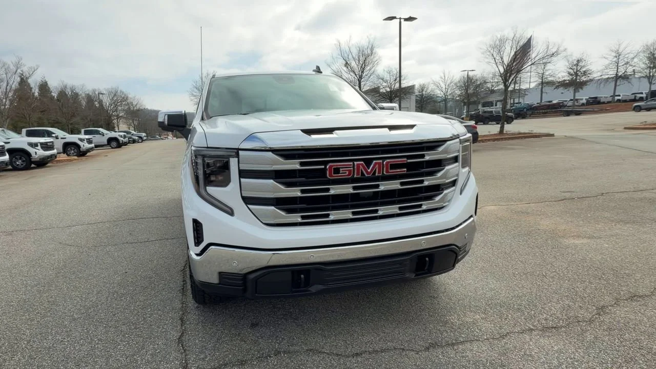 New 2026 Summit White GMC SLE image 3