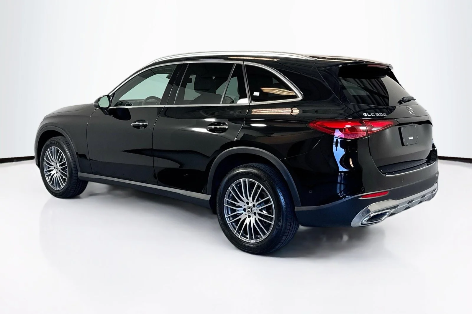 Used 2024 Black Mercedes-Benz GLC 300 image 7