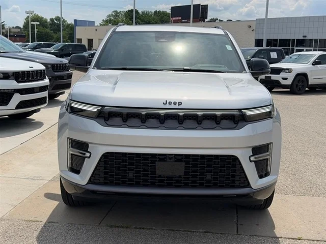 New 2026 Silver-Zynith Exterior Paint Jeep Limited Reserve image 2