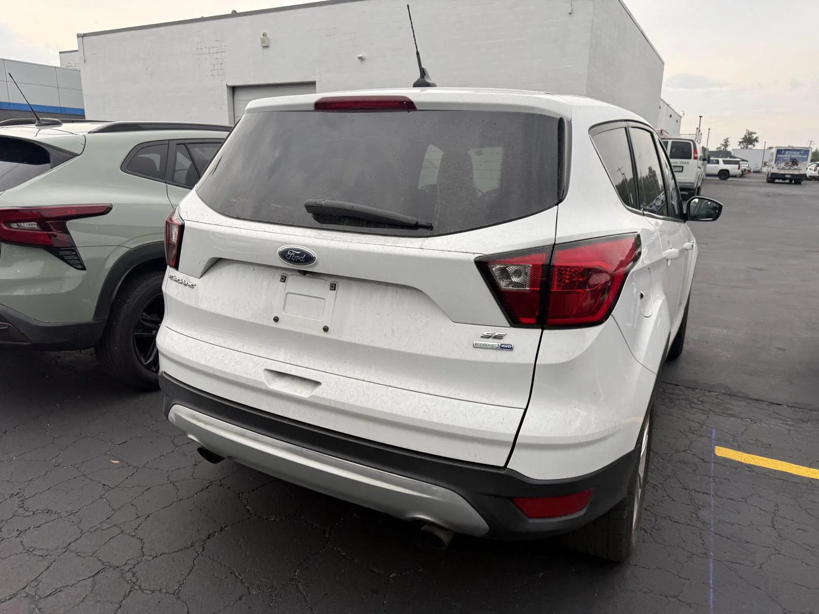 Used 2019 Wh Ford SE image 3