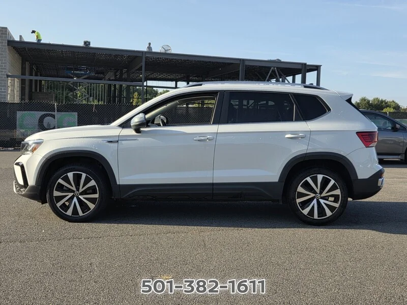 Used 2023 Pure White Volkswagen SE FWD image 2