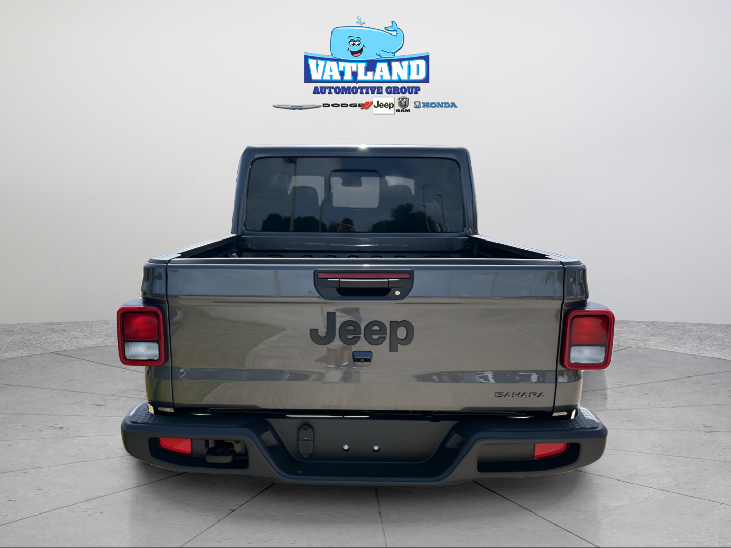 New 2026 Granite Crystal Metallic Clearcoat Jeep Sahara image 4