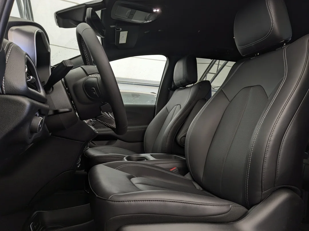 New 2026 Black Chrysler Select - - FWD - 360 Camera - FAV Edition - Power Liftgate - Remote Start & More! image 14