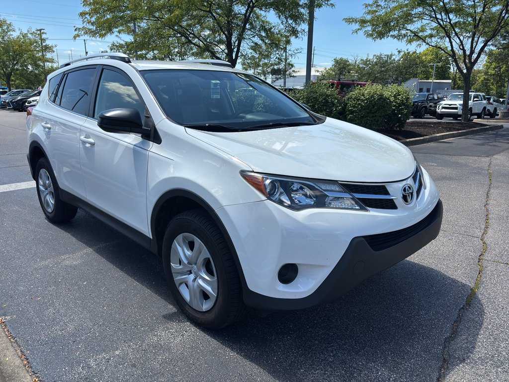 Used 2014 White Toyota LE image 3