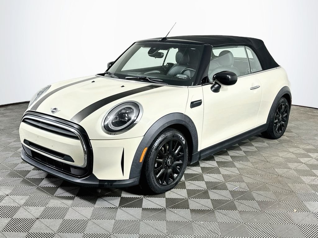 Used 2022 Pepper White MINI Signature image 1