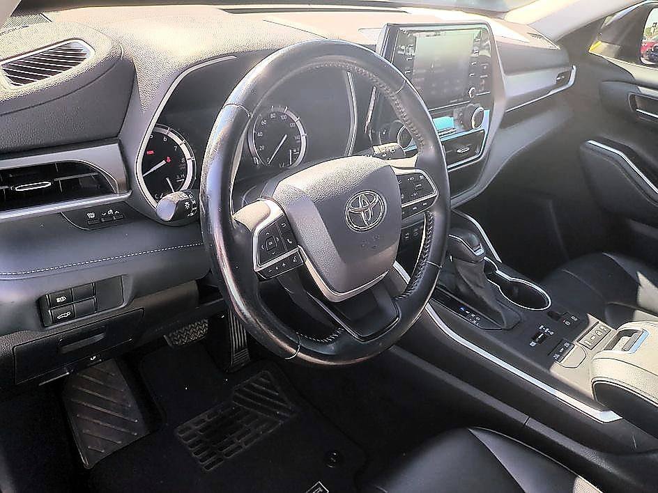 Used 2022 Midnight Black Metallic Toyota XLE image 14