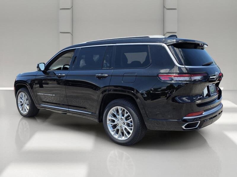 Used 2021 Diamond Black Crystal Pearlcoa JEEP SUMMIT 4X4 image 3