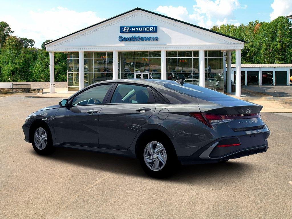 New 2026 Gray Hyundai SE image 4