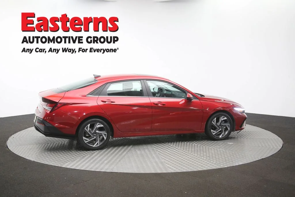 Used 2025 Red Hyundai SEL Convenience image 45