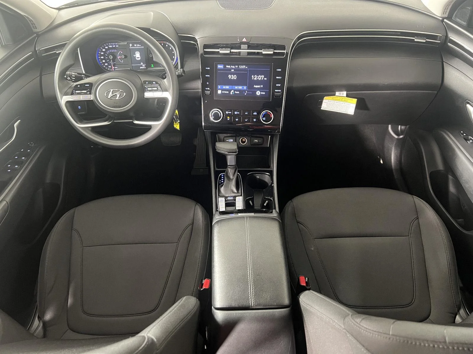Used 2024  Hyundai SE image 2