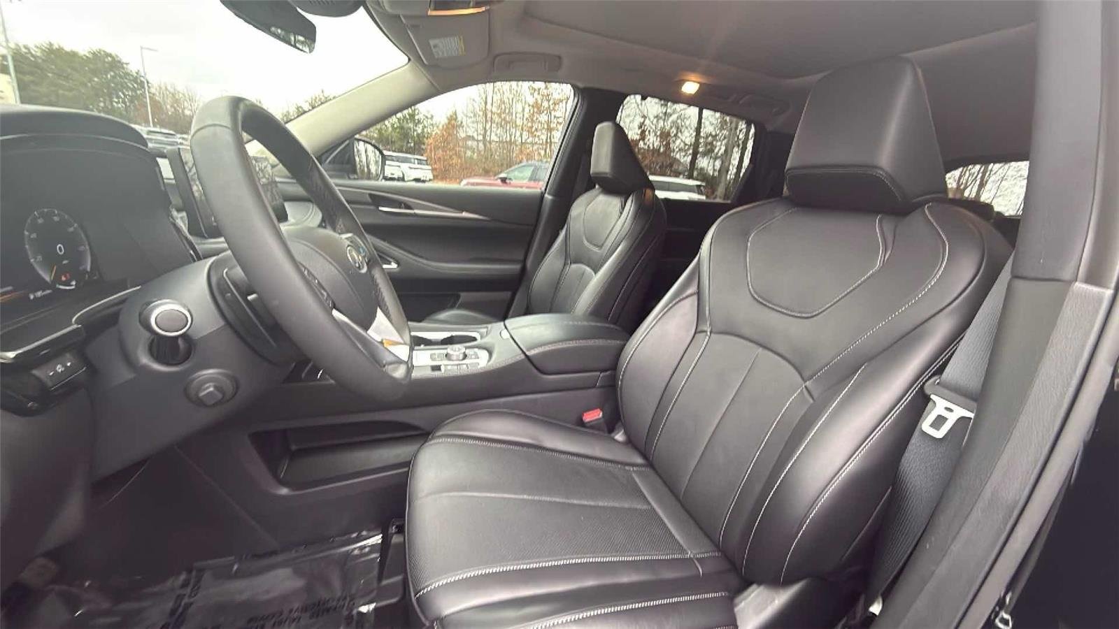 2025 INFINITI QX60 LUXE - Photo 11