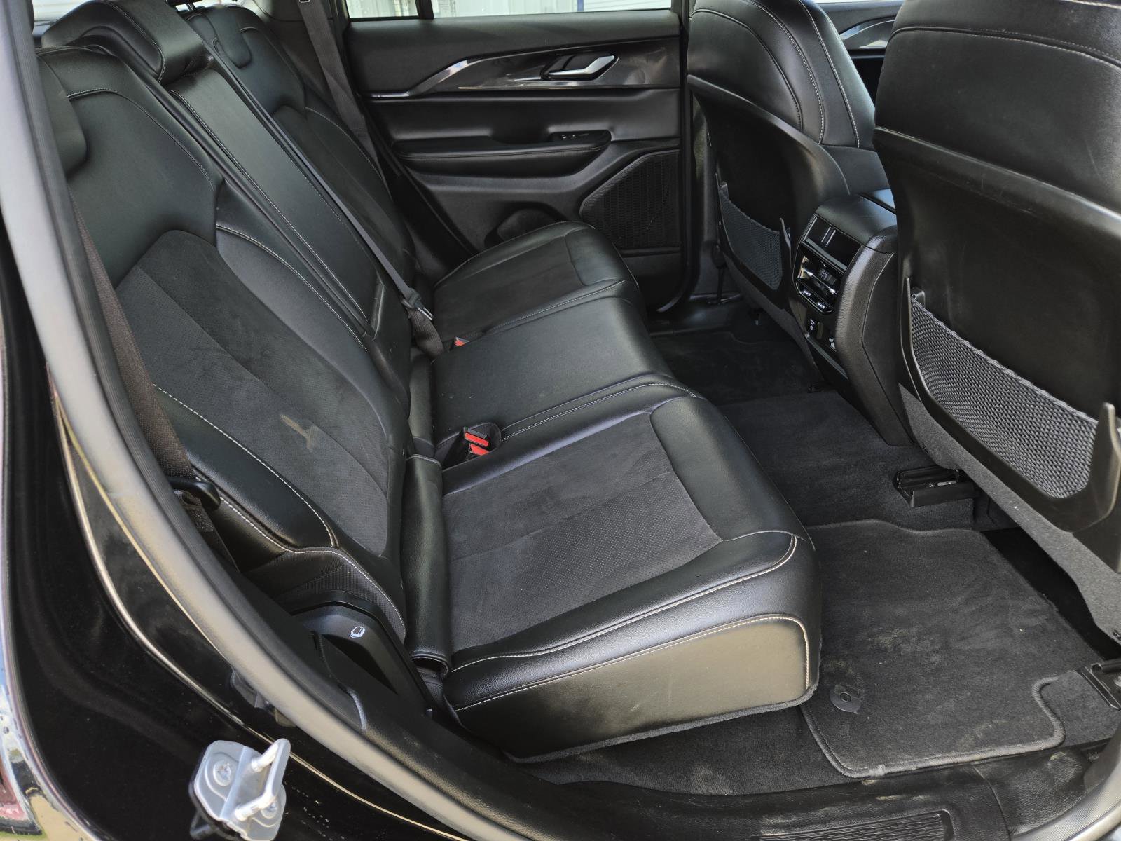 Used 2023 Diamond Black Crystal Pearlcoat Jeep Altitude image 37