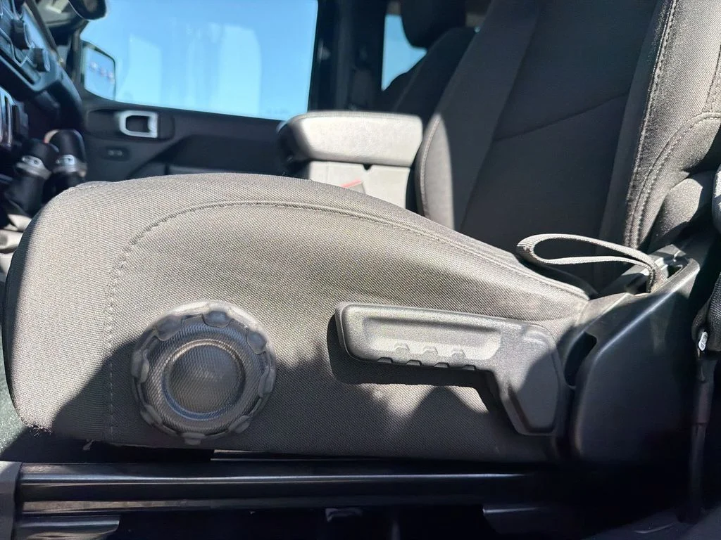 Used 2020 Black Jeep Sport S image 14