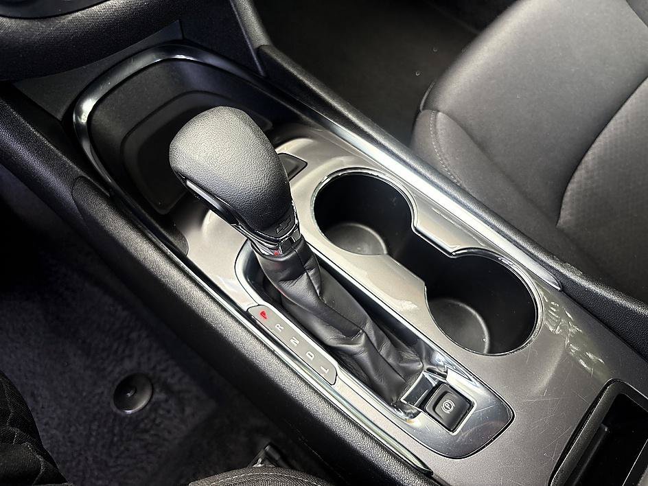 Used 2025 Summit White Chevrolet LT image 18