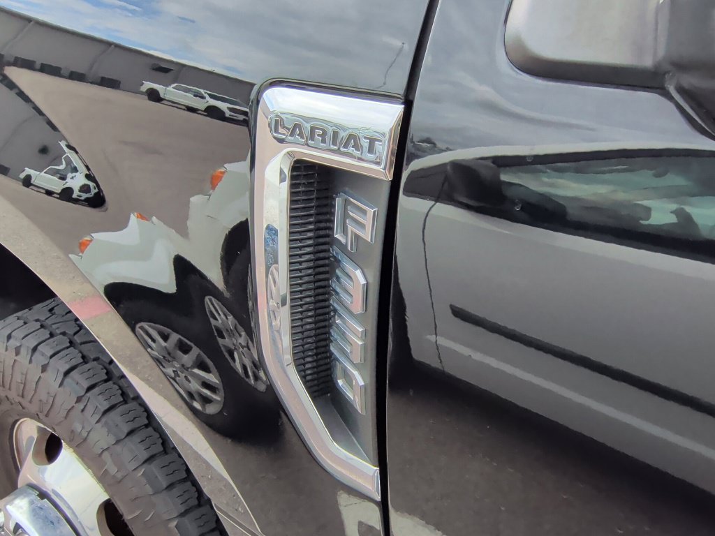 Used 2022 Agate Black Metallic Ford Lariat image 12