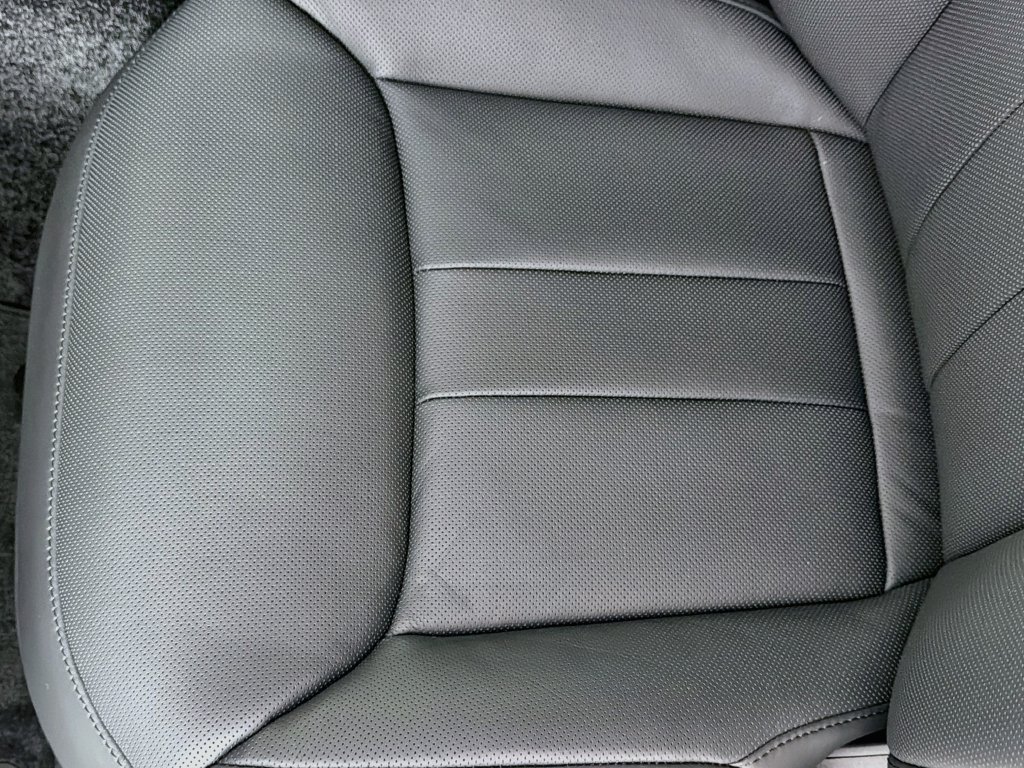 New 2027 Fuji White Land Rover SE image 20