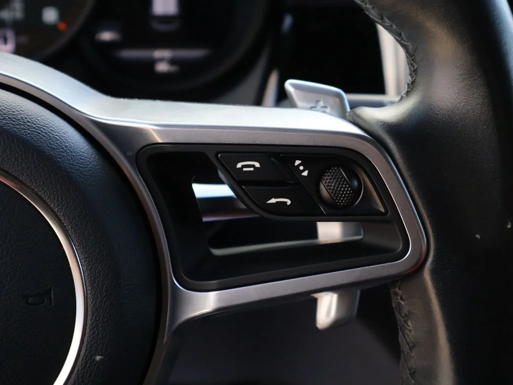 Used 2020  Porsche Base image 30