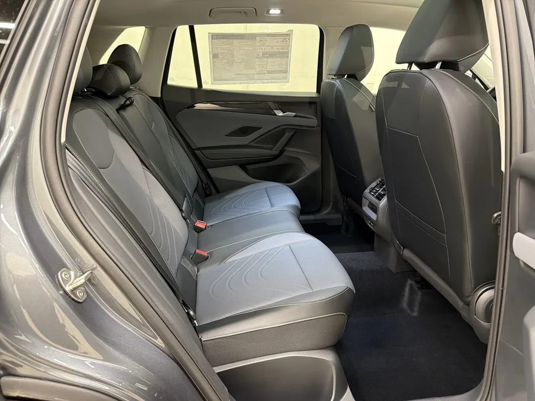 New 2026 Platinum Gray Metallic Volkswagen SE image 20