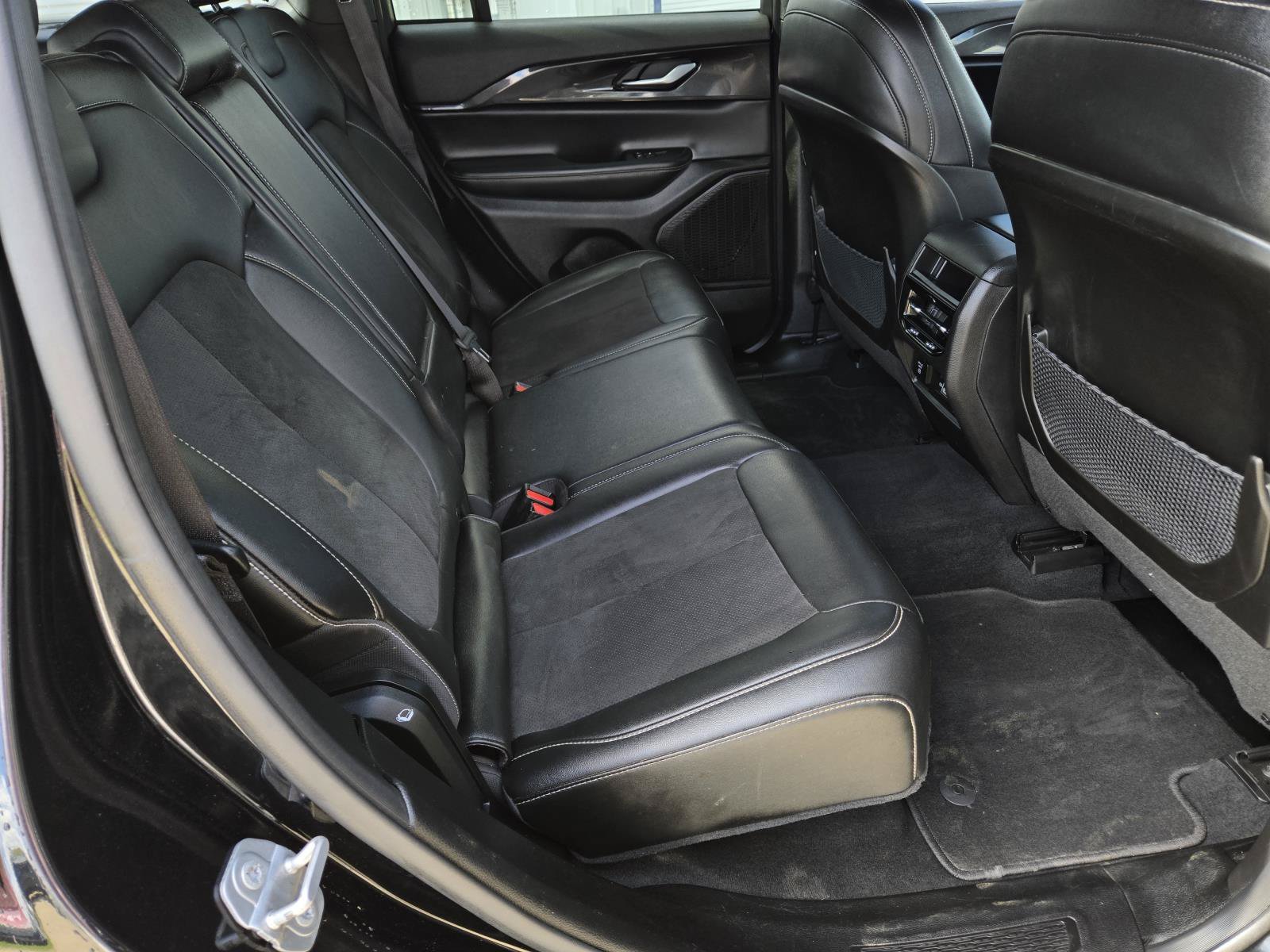 Used 2023 Diamond Black Crystal Pearlcoat Jeep Altitude image 37