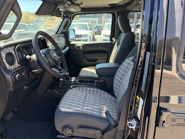 New 2026 Black Clear-Coat Exterior Paint Jeep 85th Anniversary Edition image 13