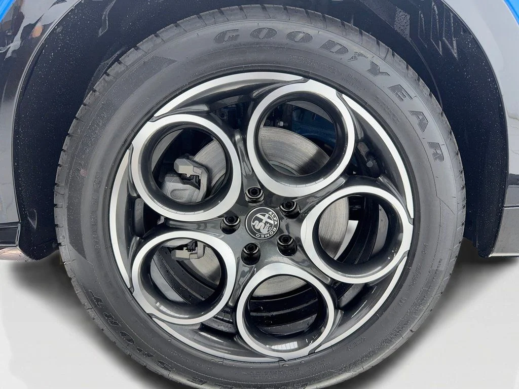 New 2025 Blue Alfa Romeo Base image 49