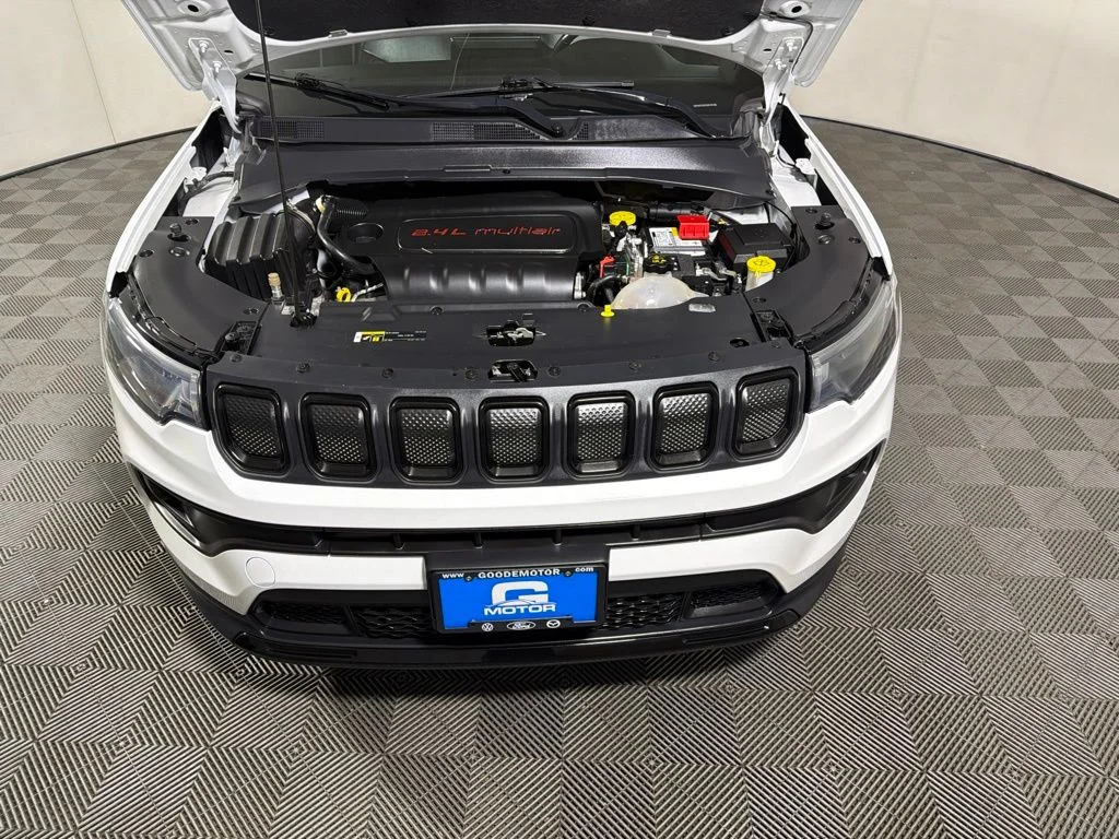 Used 2022 White Jeep Latitude image 25