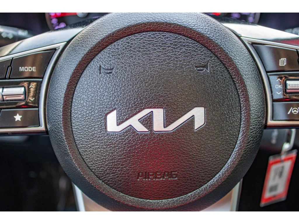 Used 2024 Snow White Pearl Kia LXS image 37