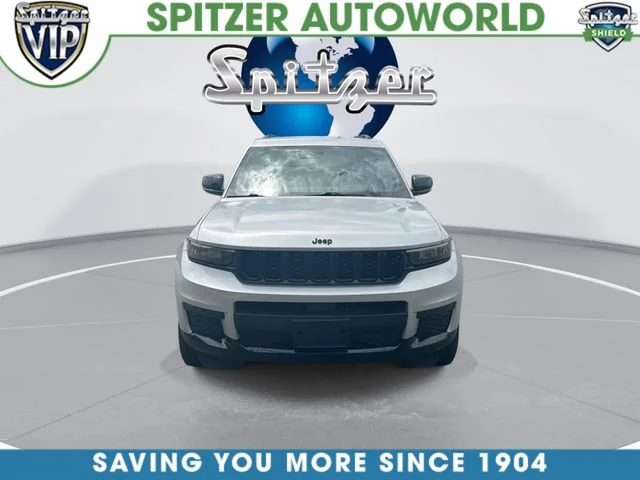Used 2023 Silver Jeep Altitude image 3