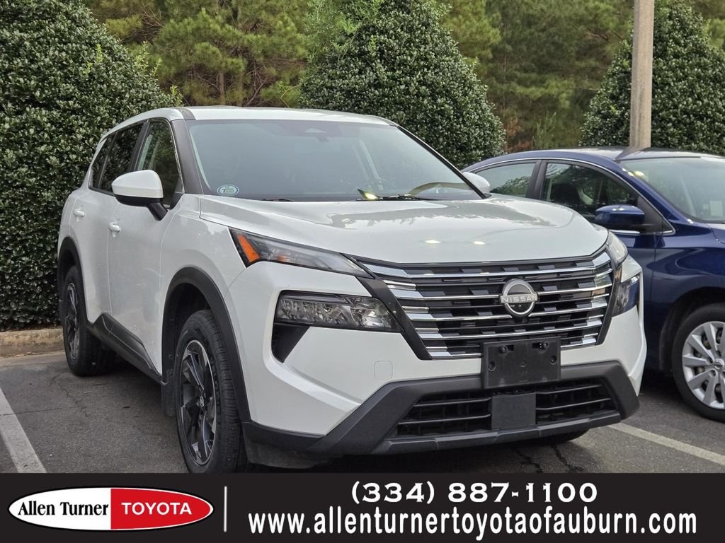 Used 2025 White Nissan SV image 1
