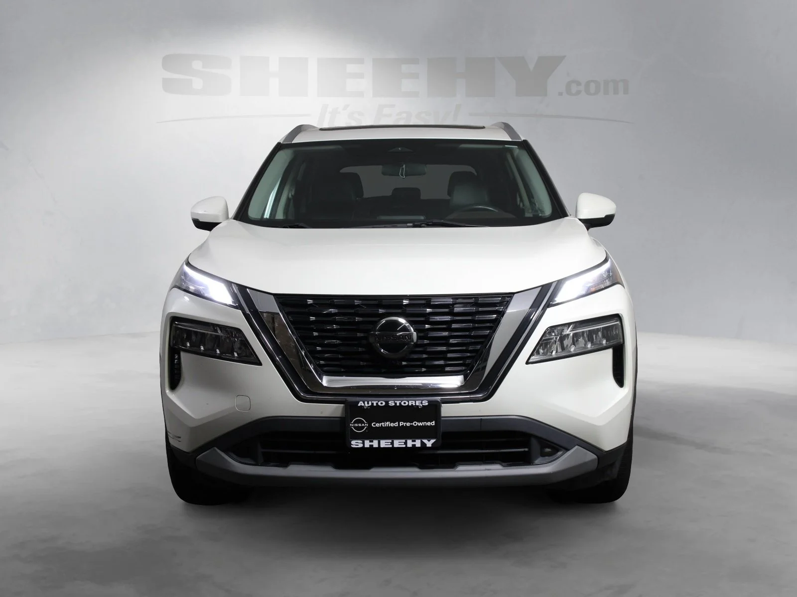 Used 2021 White Nissan SV image 17