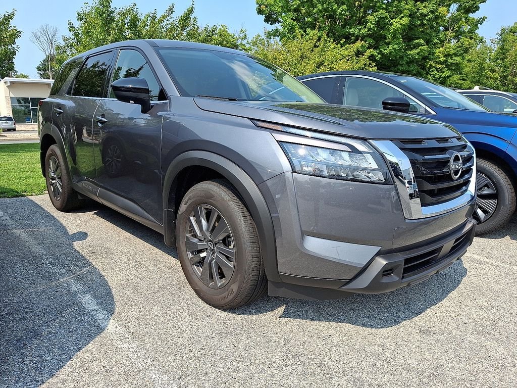 Used 2025 Gray Nissan S image 1
