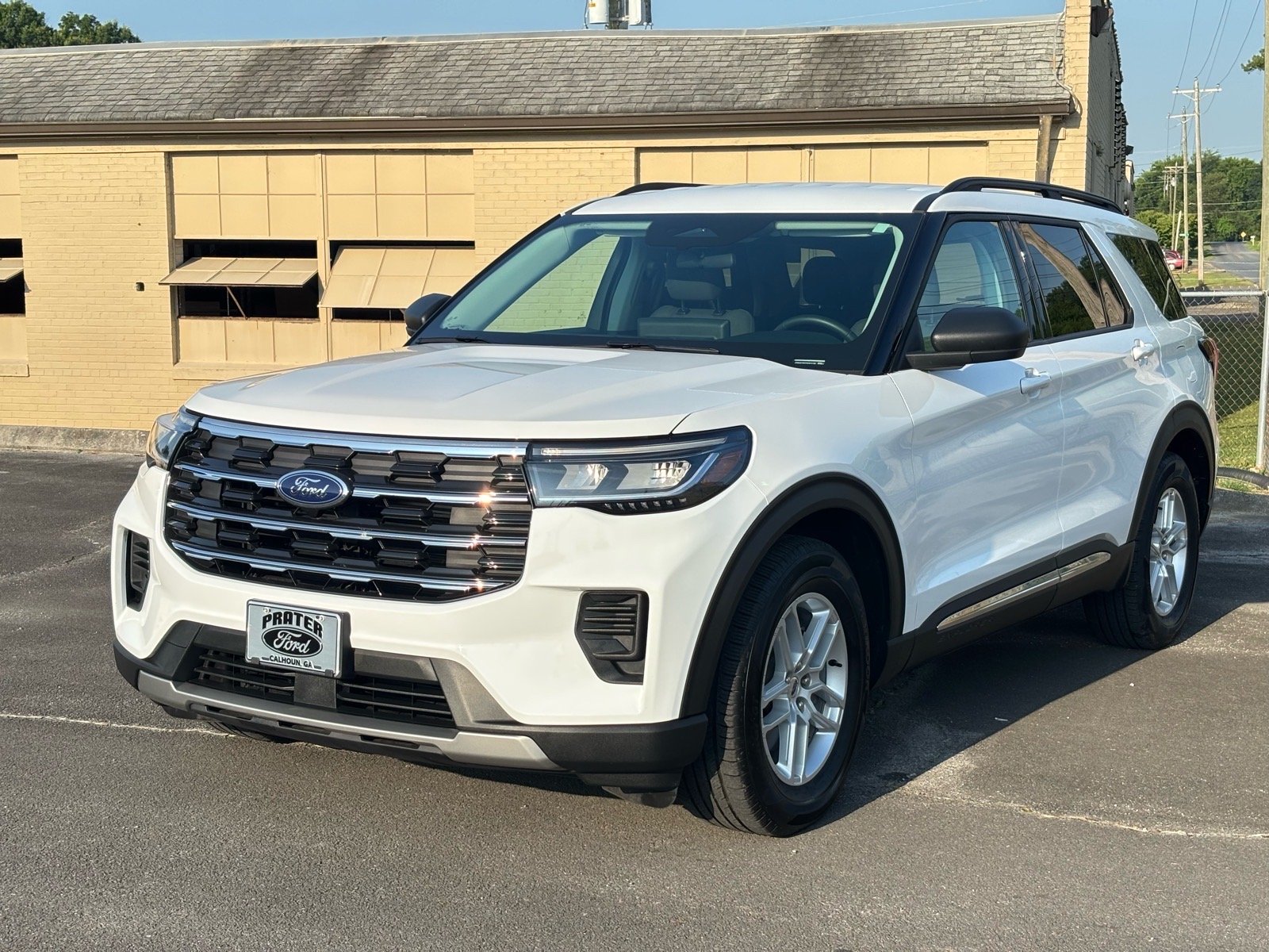 Used 2025 Oxford White Ford Active image 1