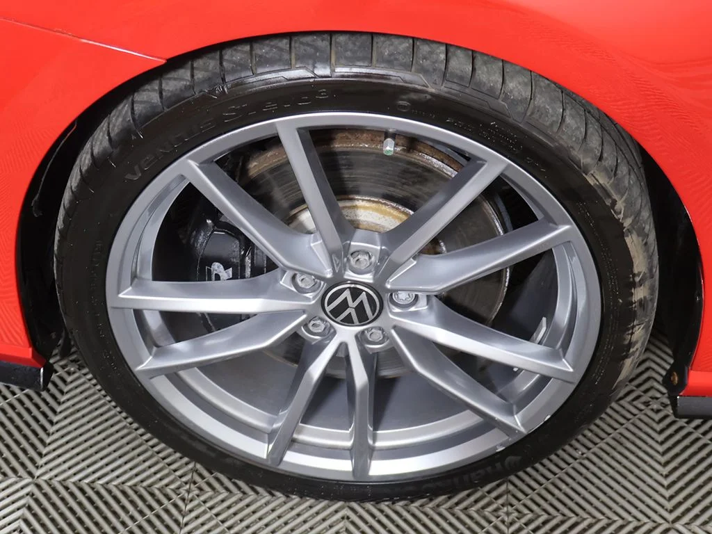 Used 2019 Red Volkswagen DCC & Navigation 4Motion image 18