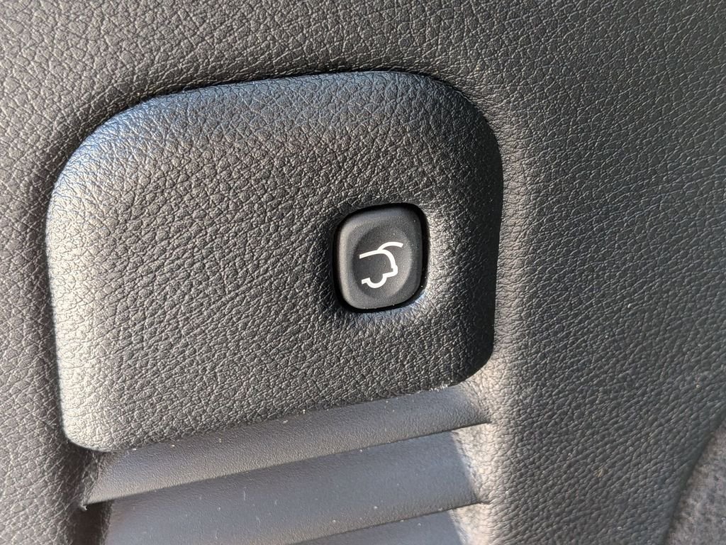 Used 2019 Blue Jeep Overland image 7