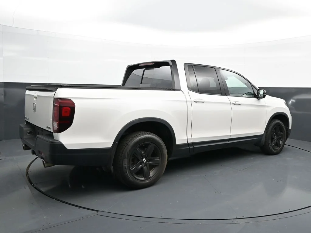 Used 2023 Platinum White Pearl Honda Black Edition image 8