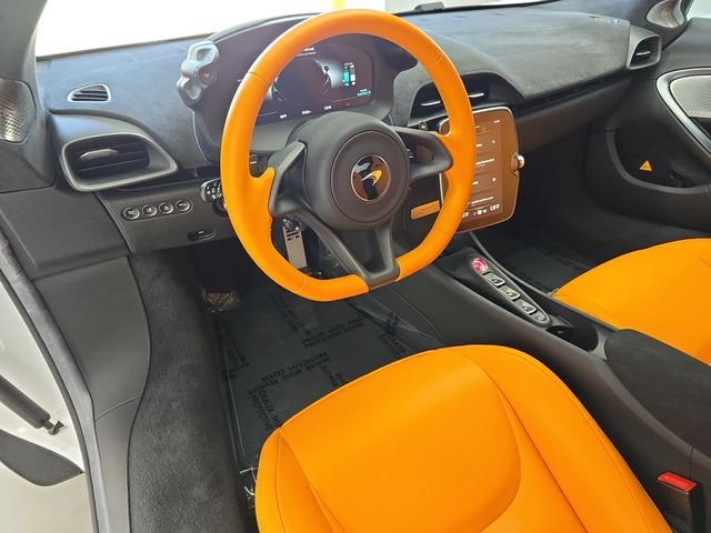 Used 2023 White McLaren TechLux image 11