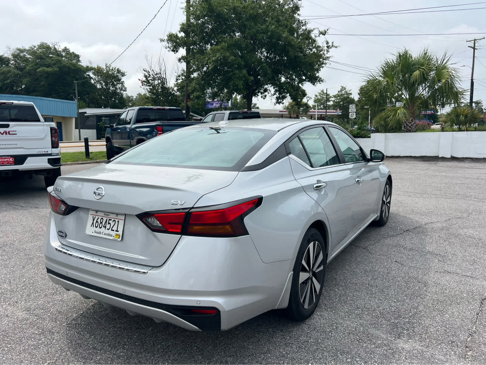 Used 2022 Silver Nissan 2.5 SV image 3