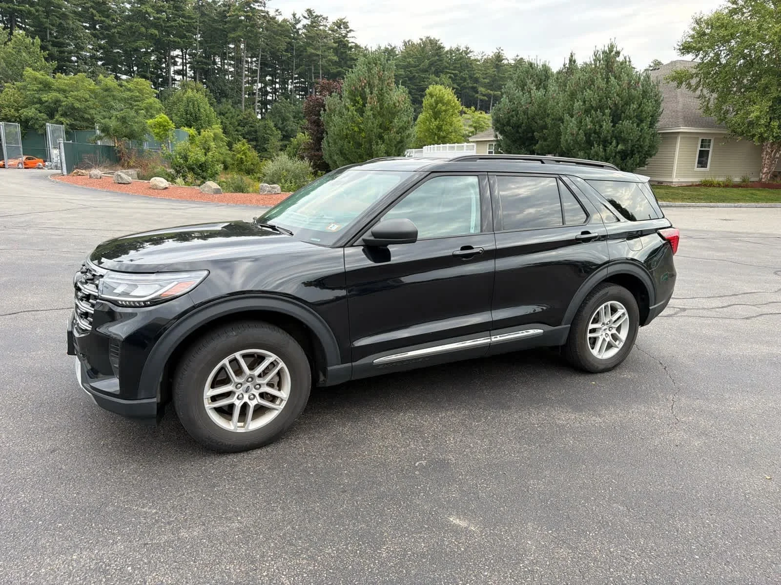 Used 2025 Agate Black Ford Active image 1