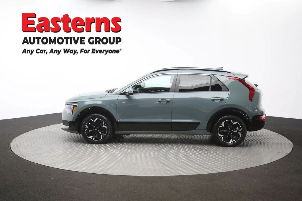 Used 2023 Green Kia Wind image 61