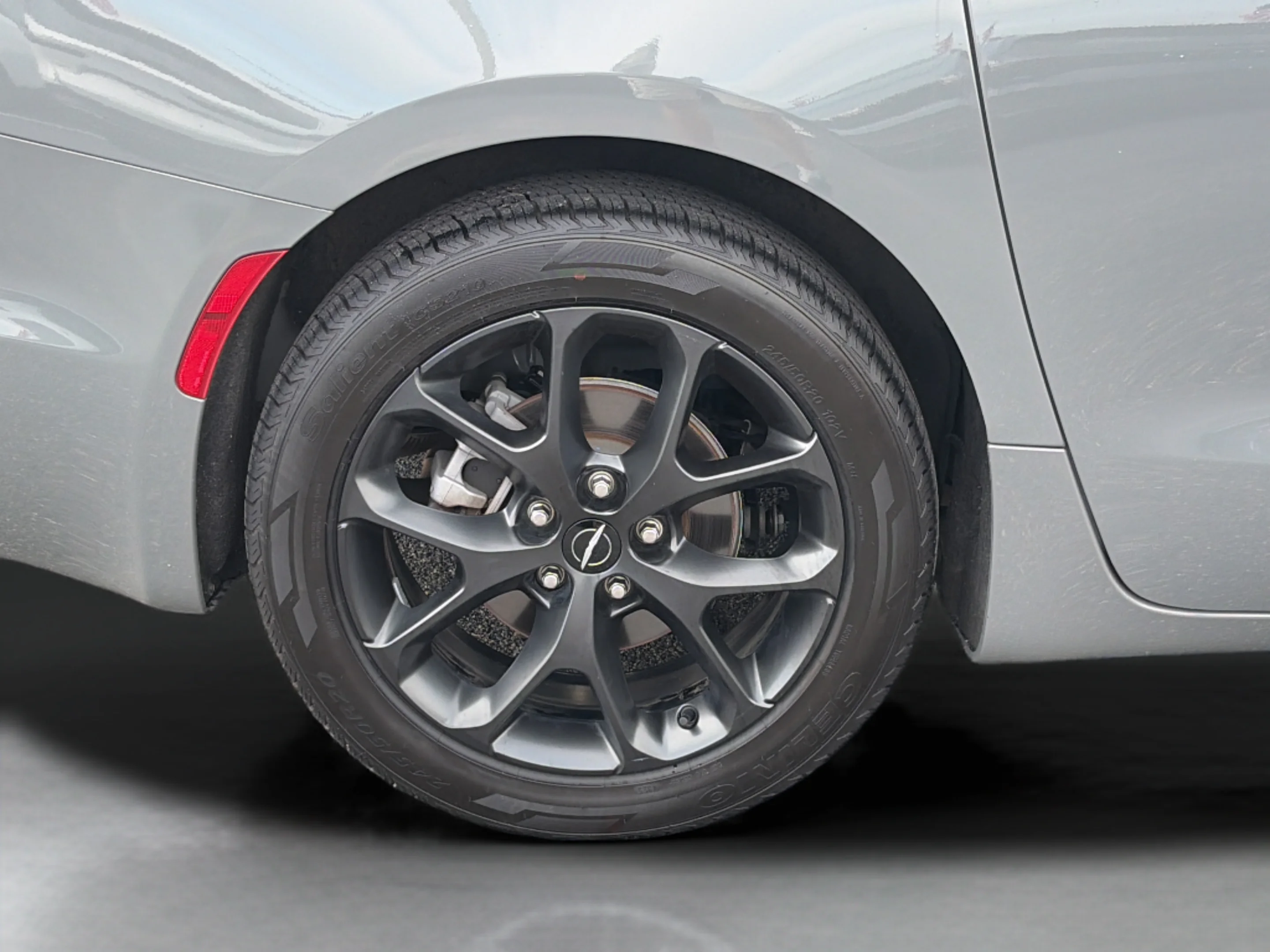 Used 2025 Ceramic Gray Clearcoat Chrysler Limited image 26
