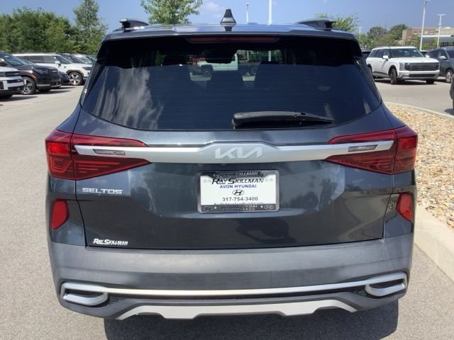 Used 2022 Black Kia EX image 6