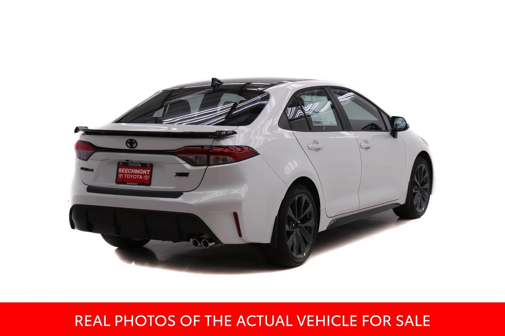 New 2026 Wind Chill Pearl with Midnight Black Metallic roof <sup>1</sup> Toyota  XSE image 2