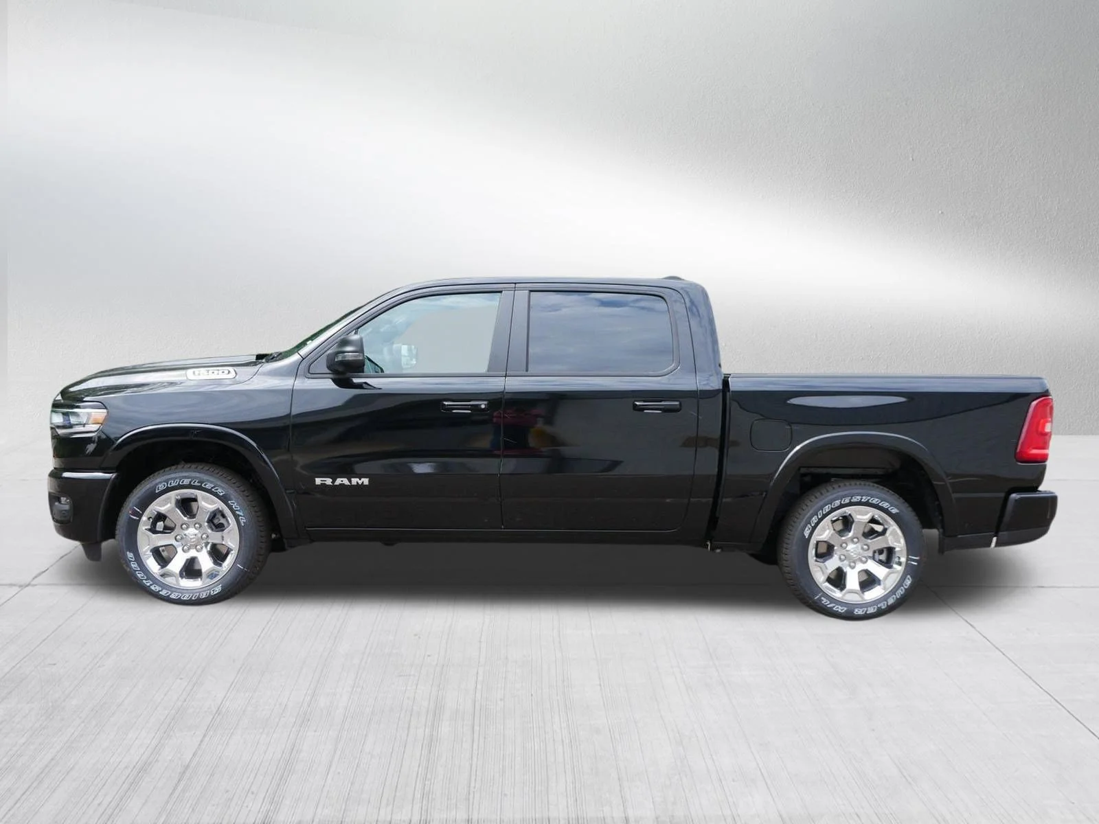 New 2026 Diamond Black Crystal Pearl-Coat Exterior Paint RAM Big Horn image 4