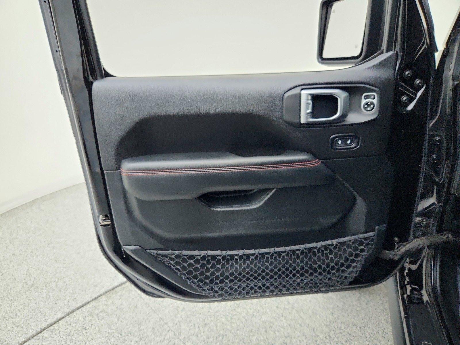 Used 2020  Jeep Rubicon image 24