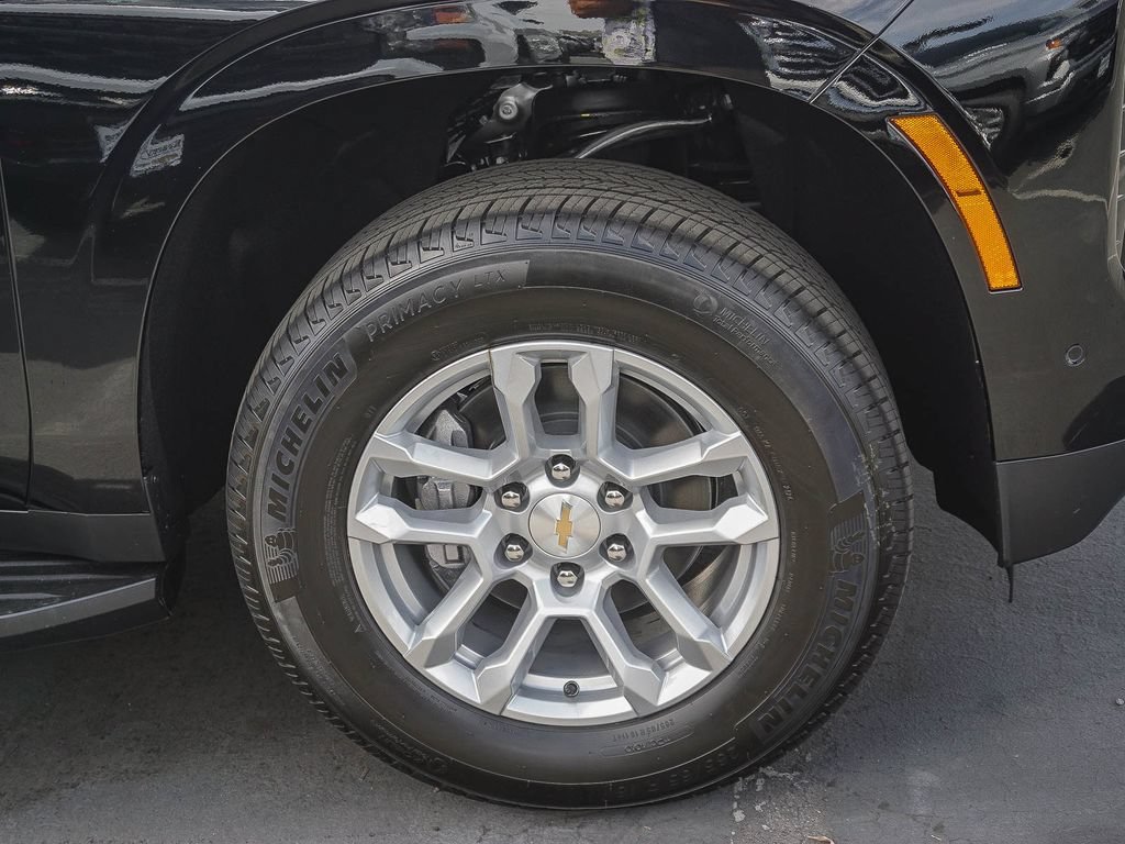 2026 Chevrolet Suburban LT - Photo 9