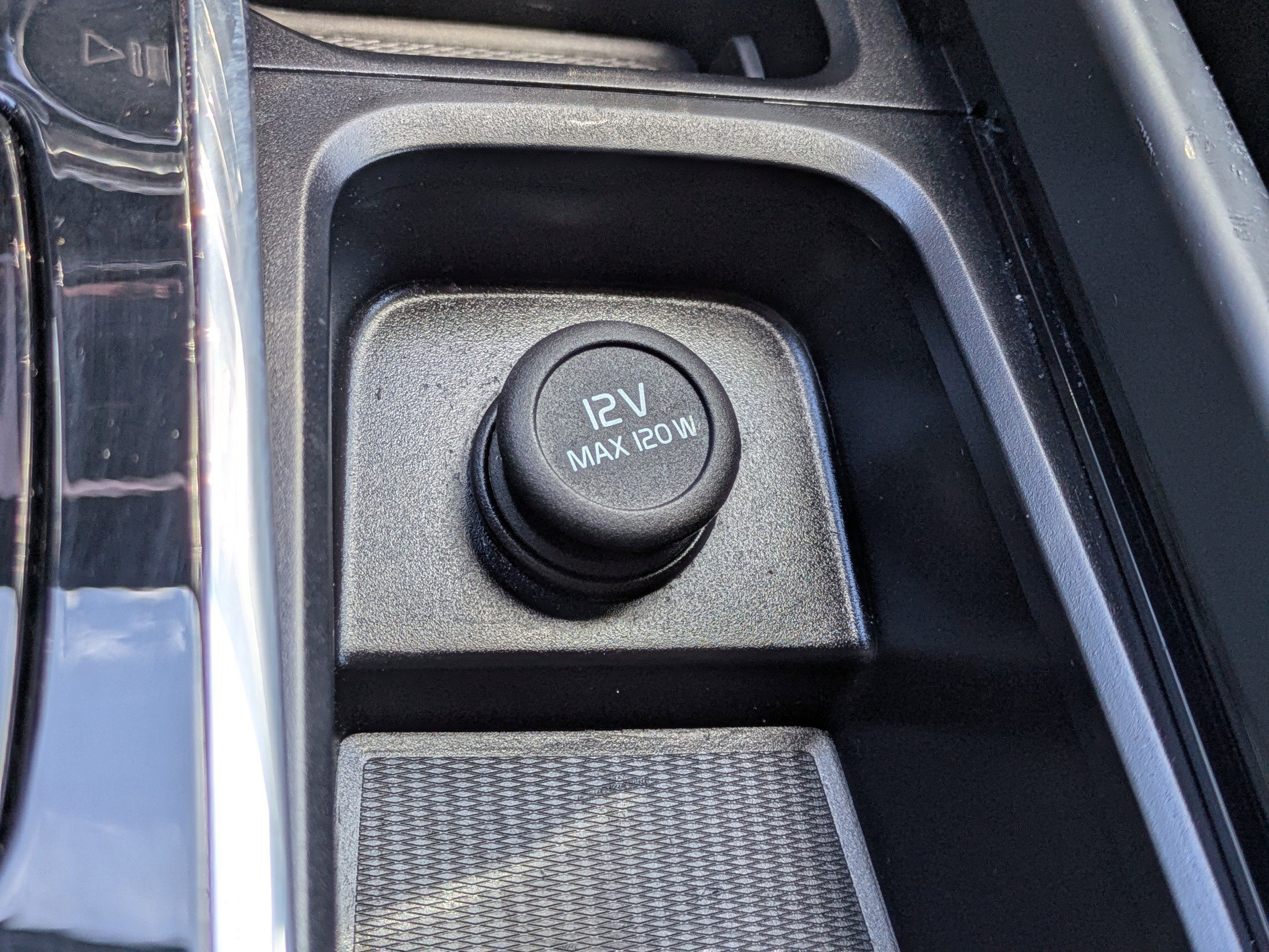 Used 2024 Crystal White Metallic Volvo Plus Dark Theme image 26